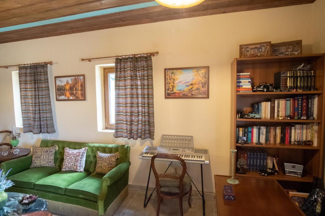 Okakosolykos Apartment Kostitsi